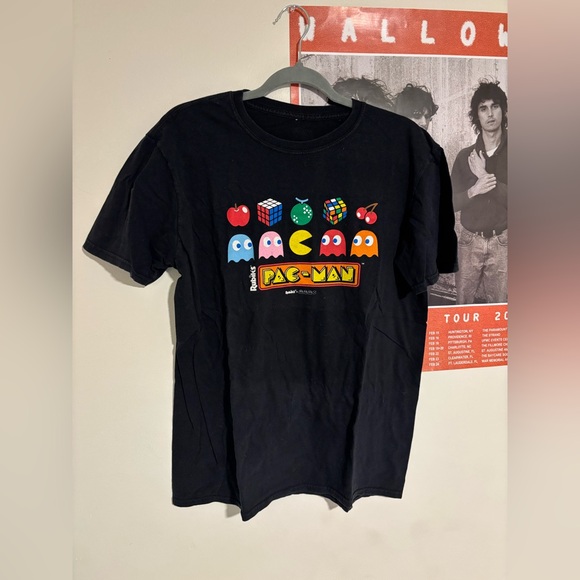 Pacman Tops - Black Pac-Man Graphic T-Shirt LARGE